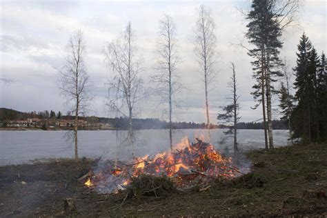 ominaistuoksu|Pistävän kitkerä haju ilmestyi iholle 